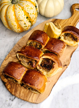 Paszteciki drożdżowe z kapustą i pieczarką op 500g ( 10-12 szt )