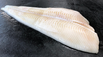 Czarny halibut z Grenlandii filet bez skóry , 1 filet waży ok 400-700g, op 1 kg ( 2-3 filety)