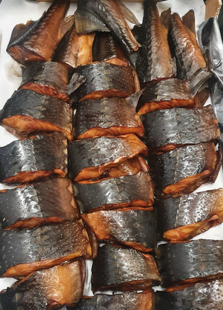 Jesiotr tradycyjnie wędzony drewnem olchowym, dzwonki jesiotra syberyjskiego