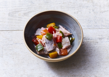 Matias holenderski z warzywami -Kräutermatjessalat