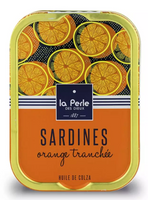 Sardynki w oleju rzepakowym z plastrami pomarańczy