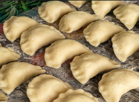 Pierogi z łososiem i porem ręcznie lepione op 1 kg