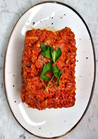 Ryba po grecku, smażona ryba w warzywach w pomidorach op 1 kg