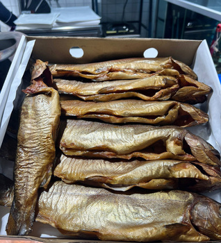 Pstrąg Wędzony na Ciepło 