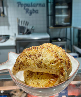 Empanada z sumem i śliwką 