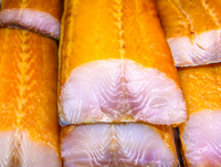 Jesiotr tradycyjnie wędzony drewnem olchowym, filet jesiotra syberyjskiego