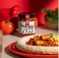 Tuńczyk błękitnopłetwy w sosie pomidorowym z pieczoną papryką